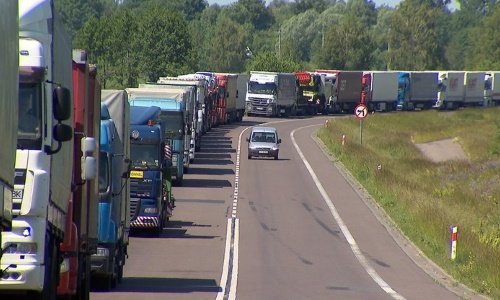 Очередь грузовиков на въезд в Беларусь в Корочине