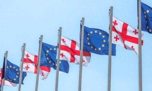 флаги Евросоюза и Грузии