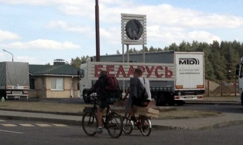 Велосипедисты на границе Беларуси